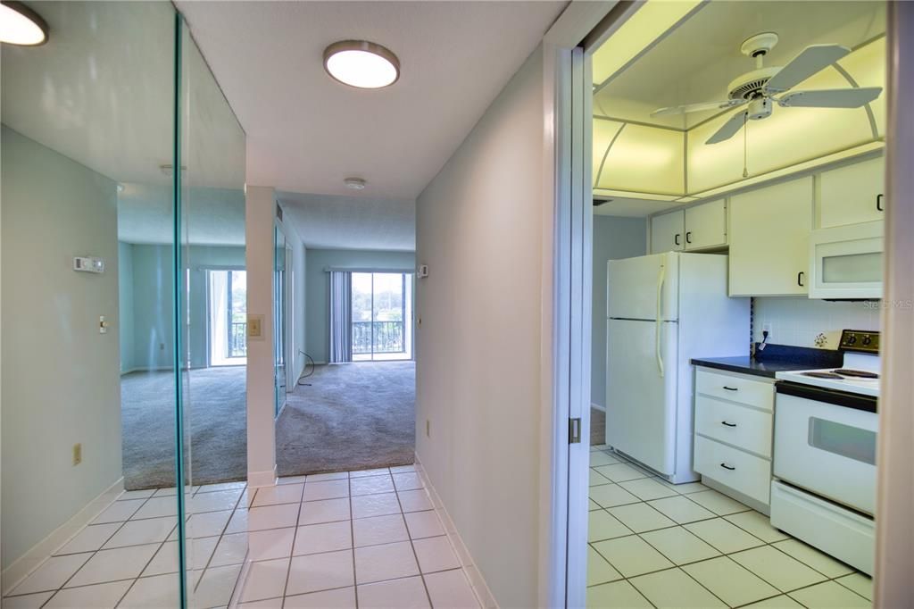 For Rent: $1,400 (2 beds, 2 baths, 864 Square Feet)