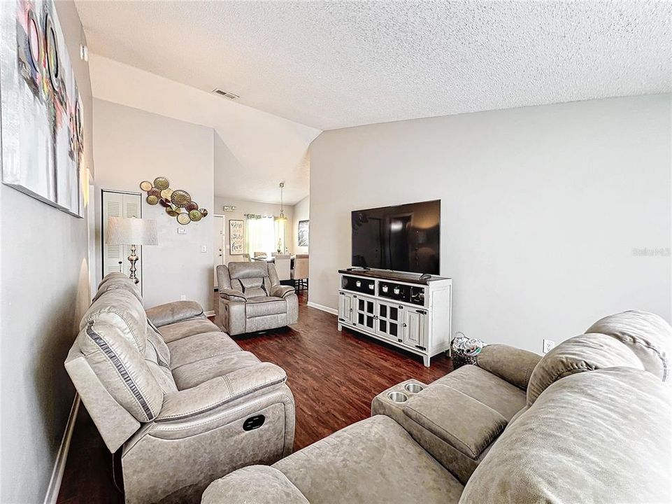 Active With Contract: $88,800 (2 beds, 2 baths, 1008 Square Feet)