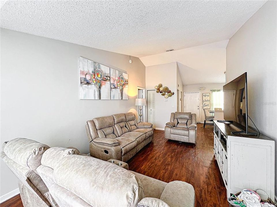 Active With Contract: $88,800 (2 beds, 2 baths, 1008 Square Feet)