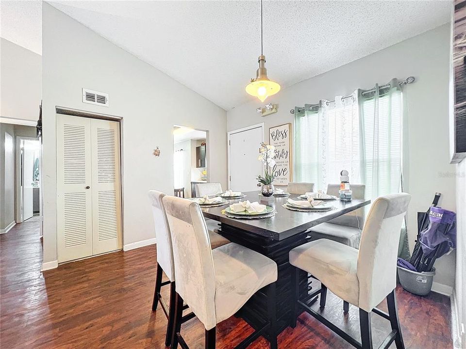 Active With Contract: $88,800 (2 beds, 2 baths, 1008 Square Feet)