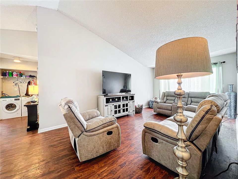 Active With Contract: $88,800 (2 beds, 2 baths, 1008 Square Feet)