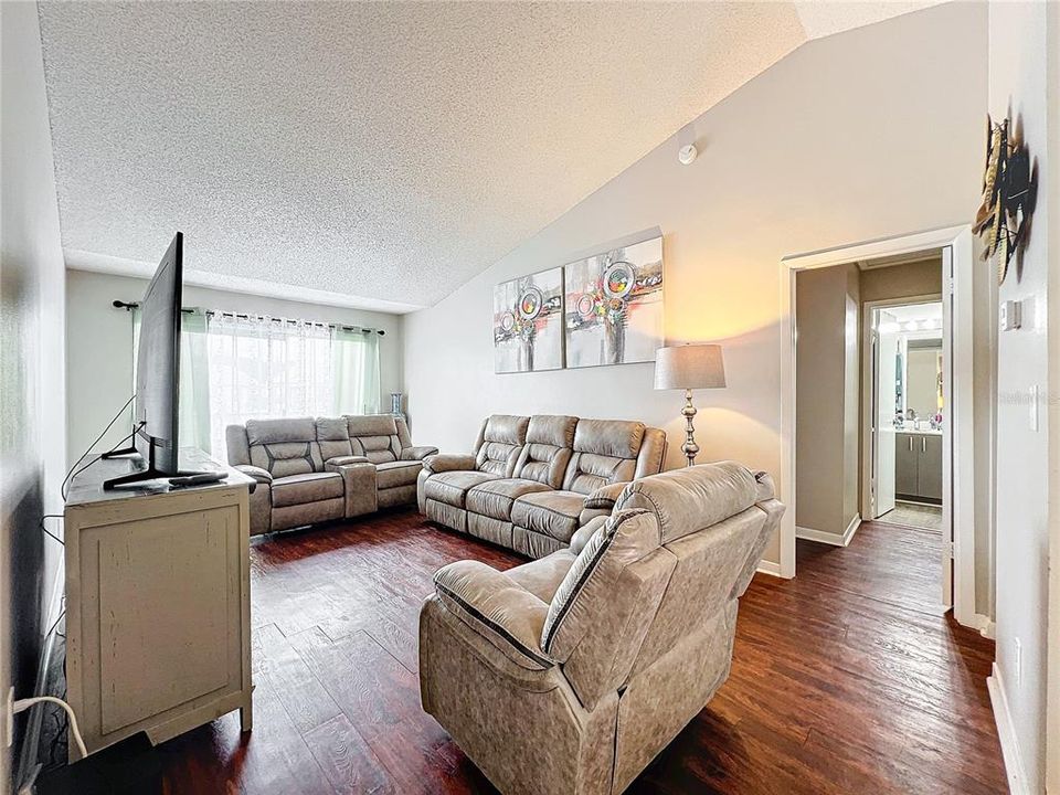 Active With Contract: $88,800 (2 beds, 2 baths, 1008 Square Feet)