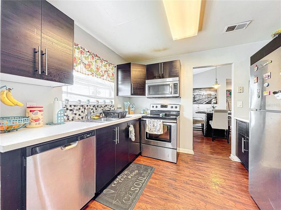 Active With Contract: $88,800 (2 beds, 2 baths, 1008 Square Feet)