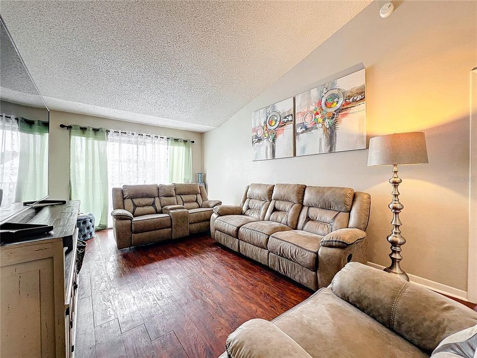 Active With Contract: $88,800 (2 beds, 2 baths, 1008 Square Feet)