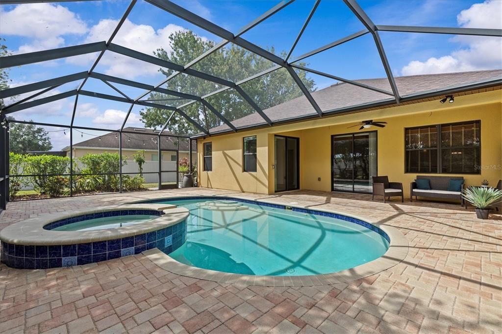 Active With Contract: $515,000 (3 beds, 2 baths, 2015 Square Feet)