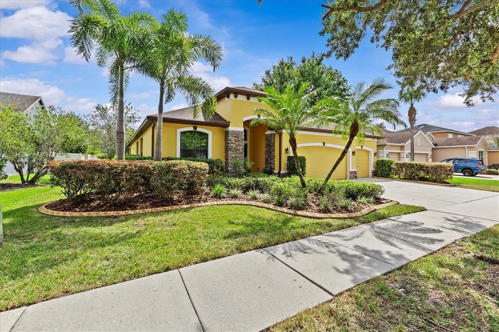 Active With Contract: $515,000 (3 beds, 2 baths, 2015 Square Feet)