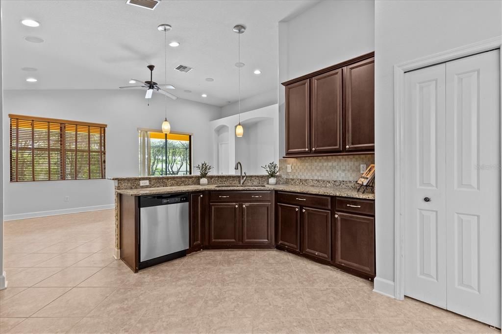 Active With Contract: $515,000 (3 beds, 2 baths, 2015 Square Feet)