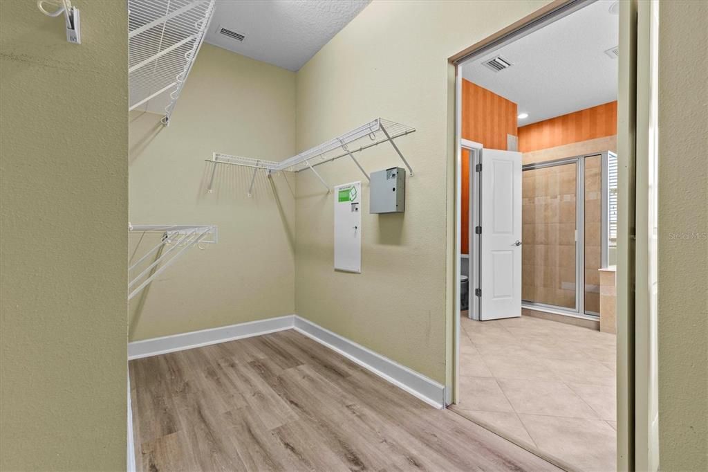 Active With Contract: $515,000 (3 beds, 2 baths, 2015 Square Feet)