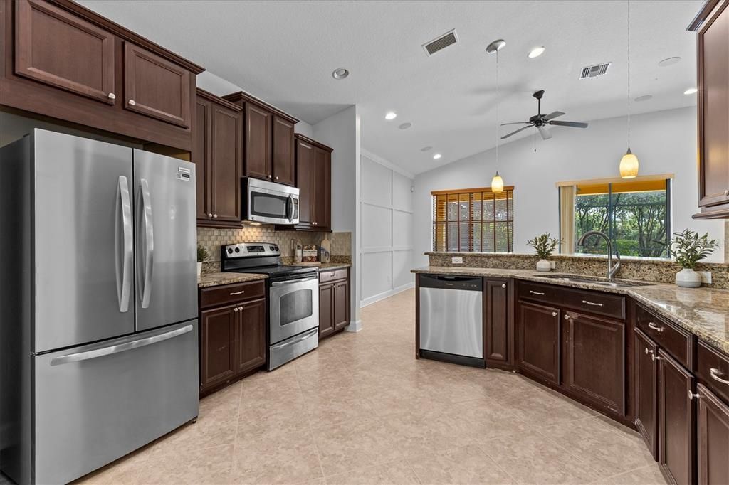 Active With Contract: $515,000 (3 beds, 2 baths, 2015 Square Feet)