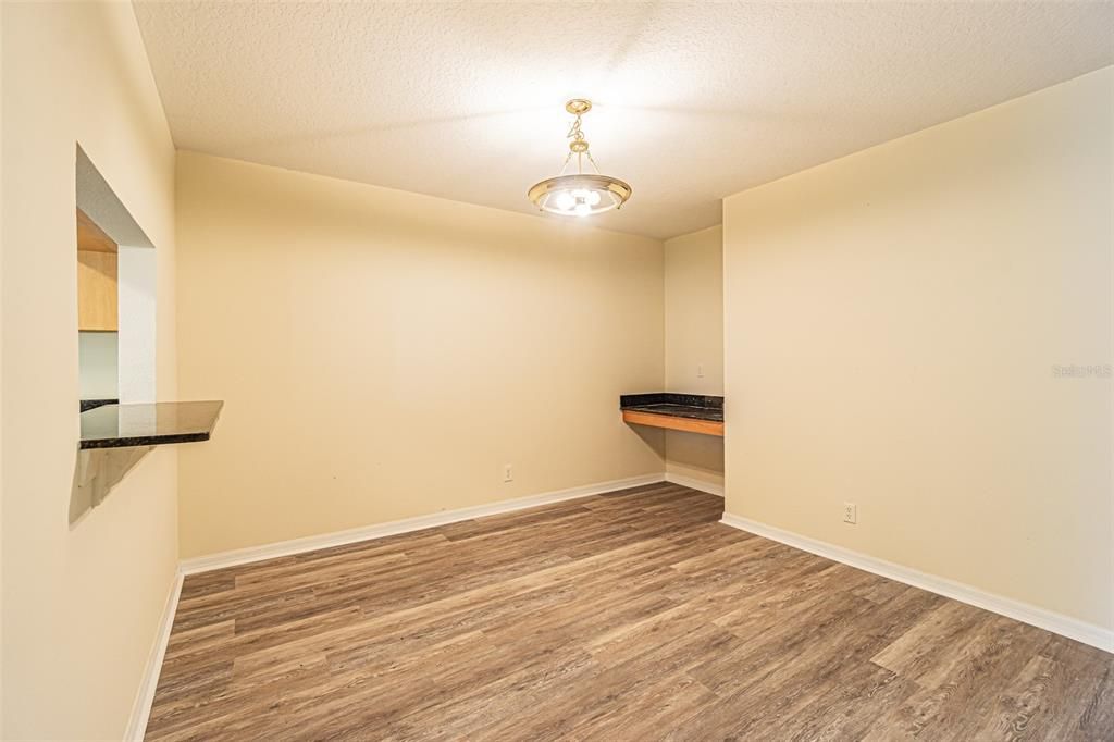 出租: $1,995 (3 贝兹, 3 浴室, 1560 平方英尺)