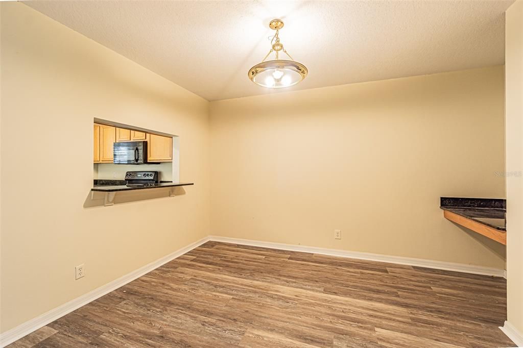 出租: $1,995 (3 贝兹, 3 浴室, 1560 平方英尺)