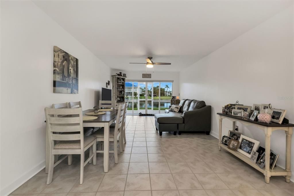 For Sale: $220,000 (2 beds, 2 baths, 1114 Square Feet)