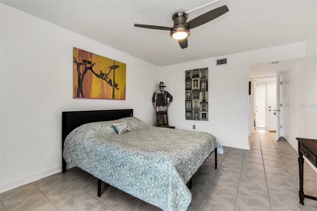 For Sale: $220,000 (2 beds, 2 baths, 1114 Square Feet)