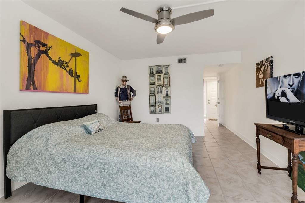 For Sale: $220,000 (2 beds, 2 baths, 1114 Square Feet)