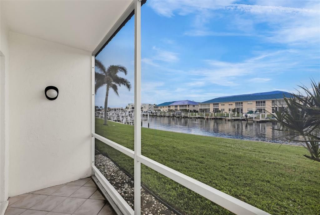 For Sale: $220,000 (2 beds, 2 baths, 1114 Square Feet)