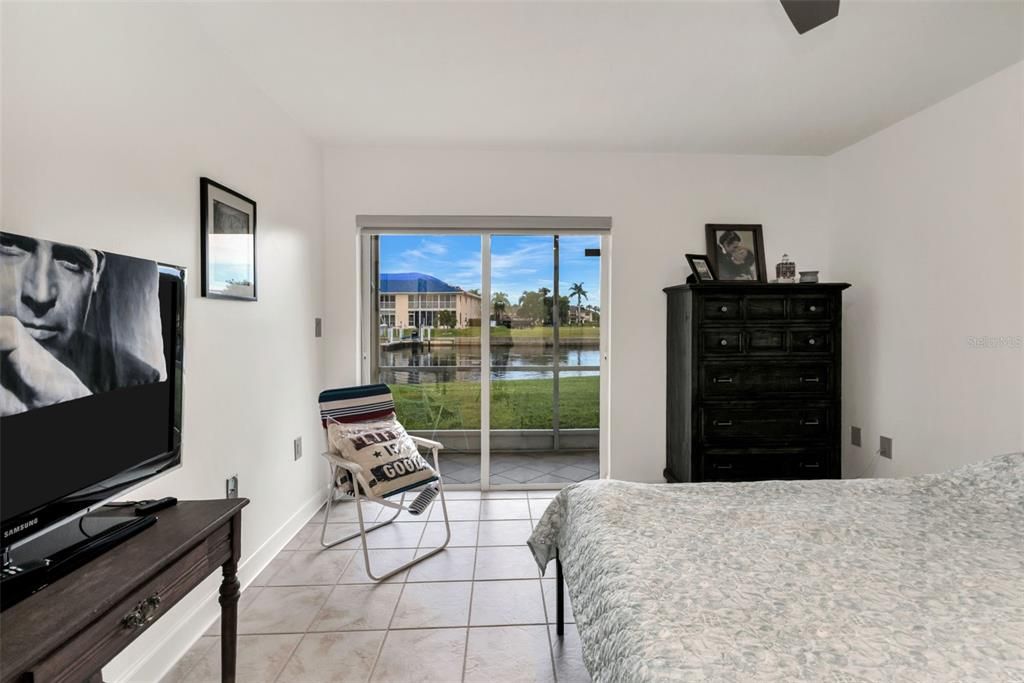 For Sale: $220,000 (2 beds, 2 baths, 1114 Square Feet)