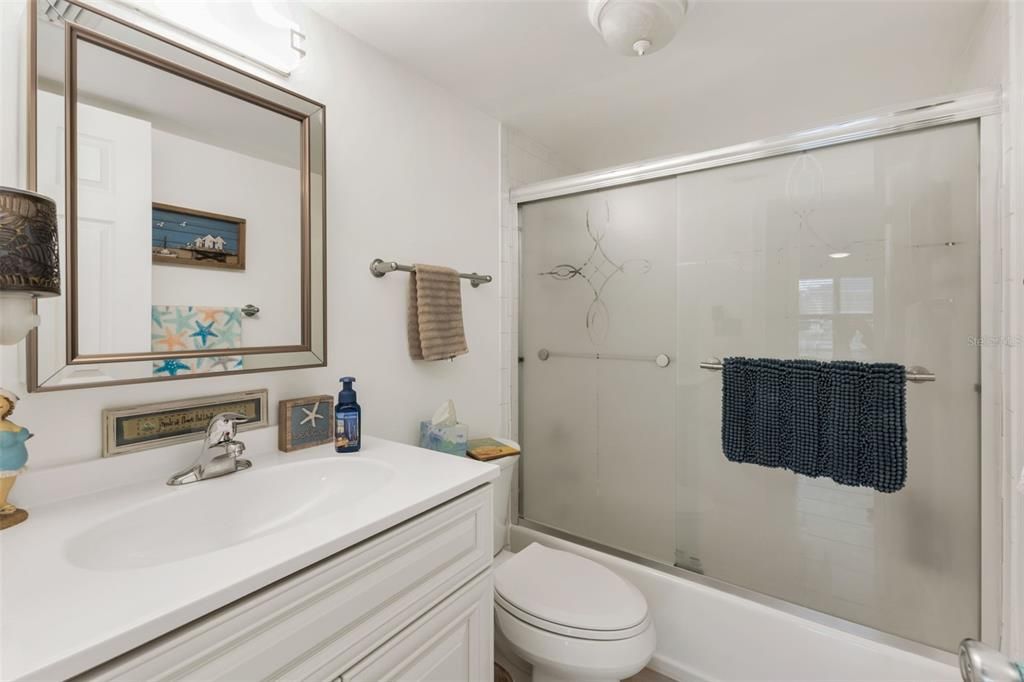 For Sale: $220,000 (2 beds, 2 baths, 1114 Square Feet)