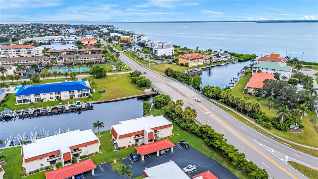 For Sale: $220,000 (2 beds, 2 baths, 1114 Square Feet)