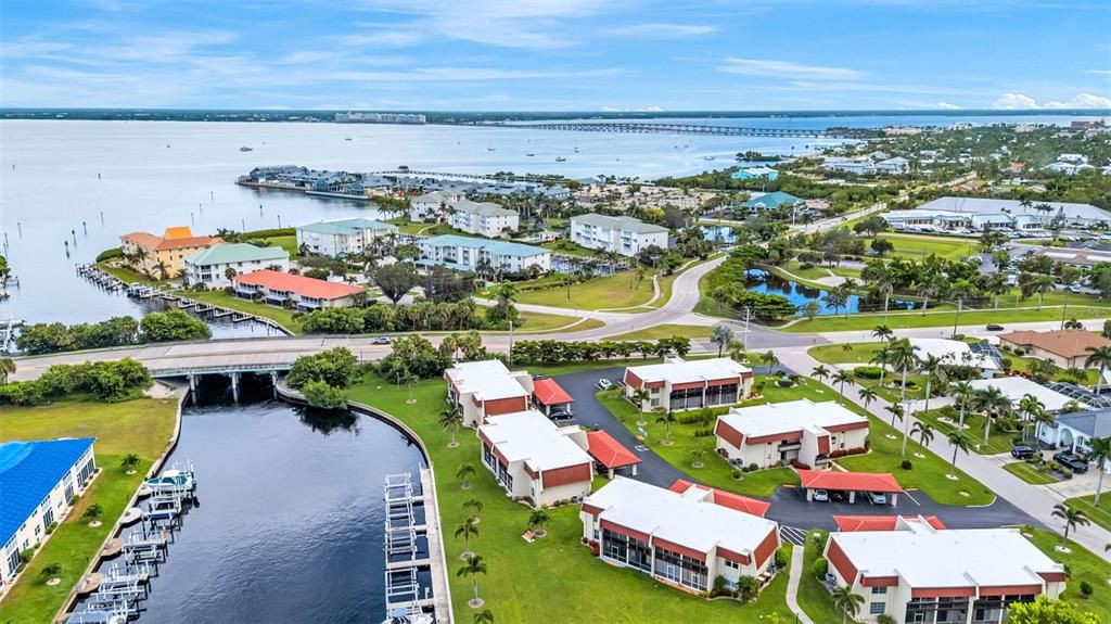 For Sale: $220,000 (2 beds, 2 baths, 1114 Square Feet)