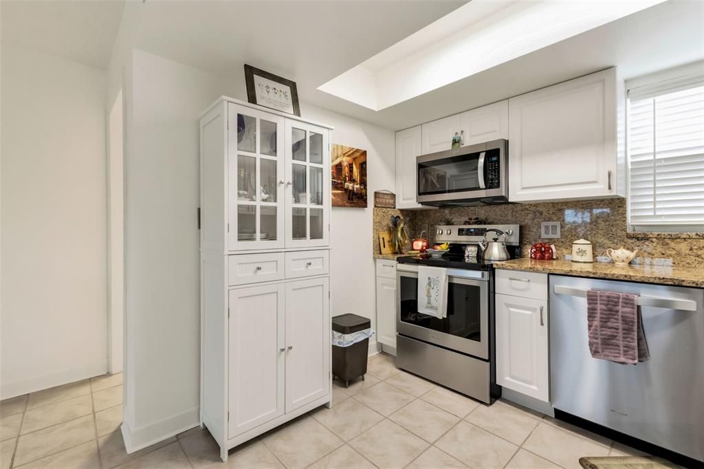 For Sale: $220,000 (2 beds, 2 baths, 1114 Square Feet)