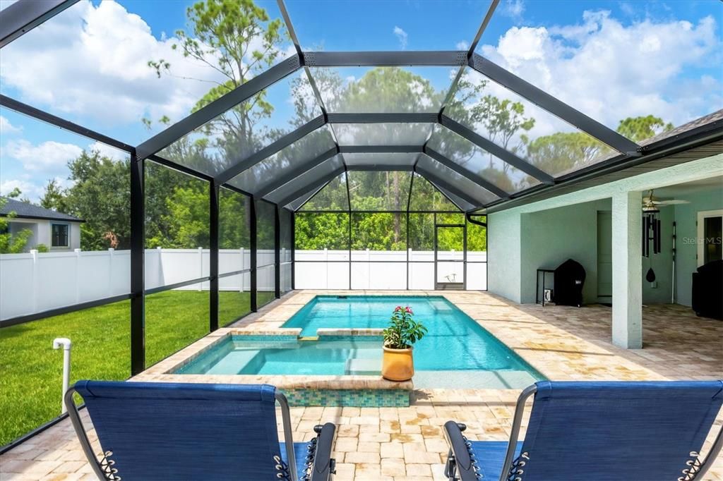 Activo con contrato: $474,700 (3 camas, 2 baños, 2037 Pies cuadrados)