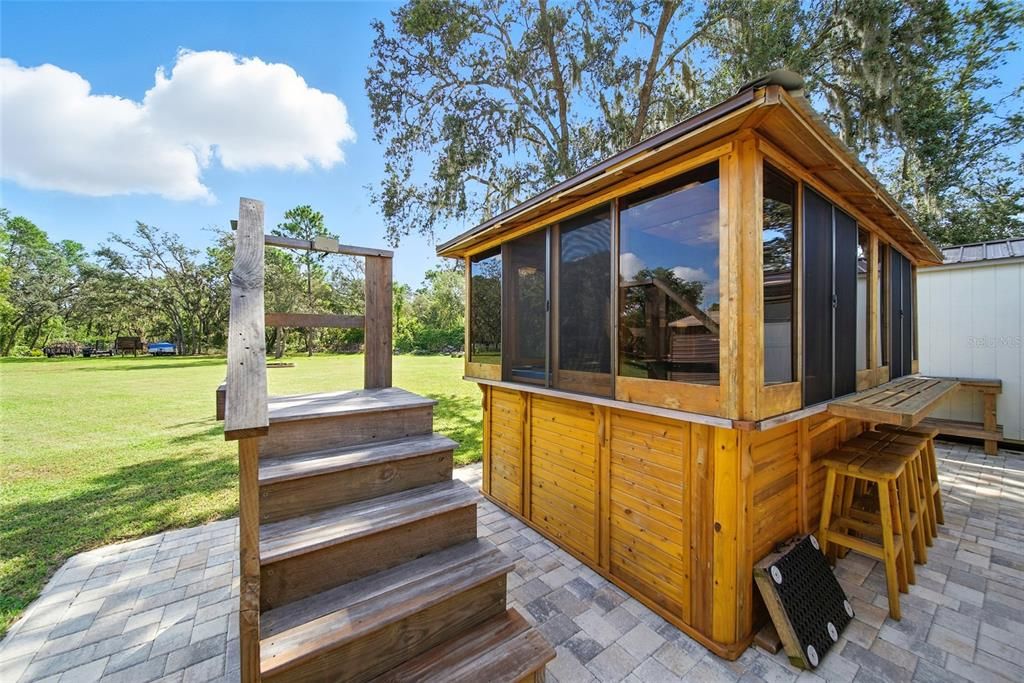 合同活跃: $649,000 (4 贝兹, 2 浴室, 2370 平方英尺)