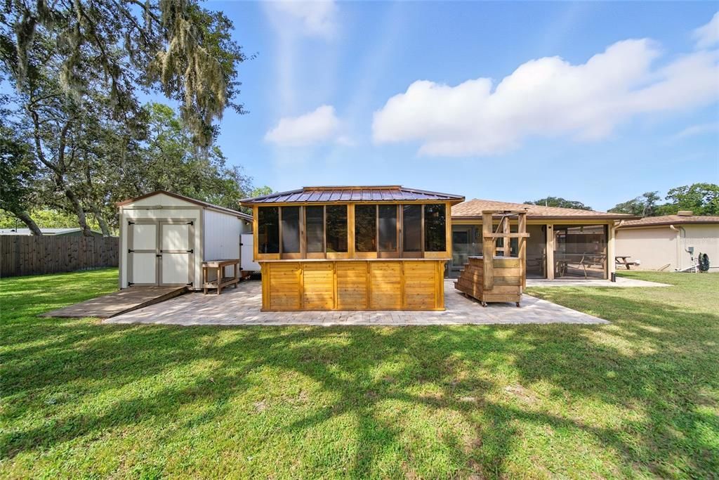 合同活跃: $649,000 (4 贝兹, 2 浴室, 2370 平方英尺)