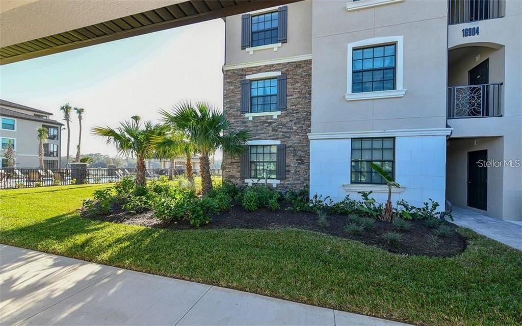 For Rent: $6,500 (3 beds, 2 baths, 1286 Square Feet)