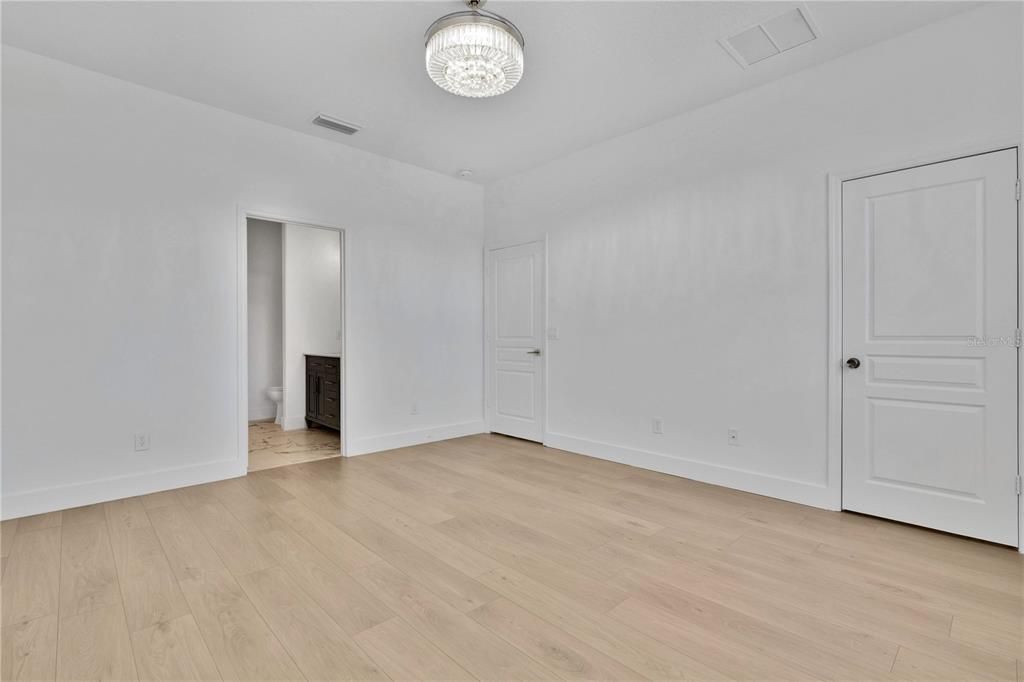 For Sale: $349,000 (4 beds, 3 baths, 2534 Square Feet)