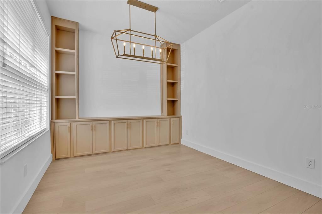 For Sale: $349,000 (4 beds, 3 baths, 2534 Square Feet)