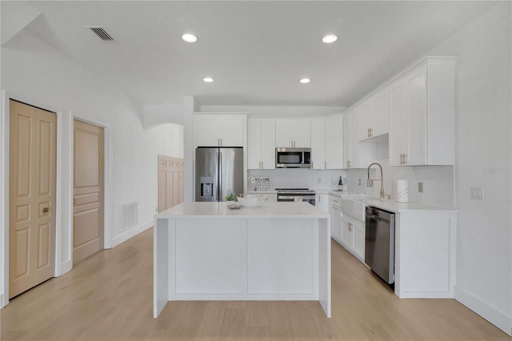 For Sale: $349,000 (4 beds, 3 baths, 2534 Square Feet)