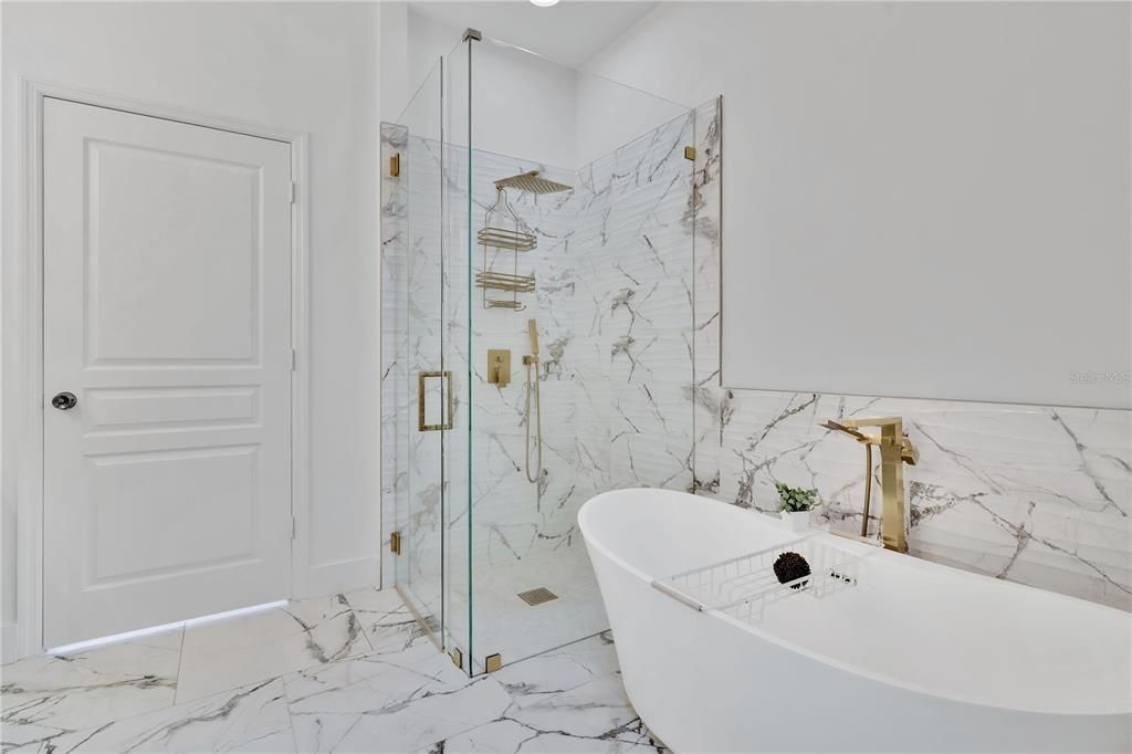 For Sale: $349,000 (4 beds, 3 baths, 2534 Square Feet)