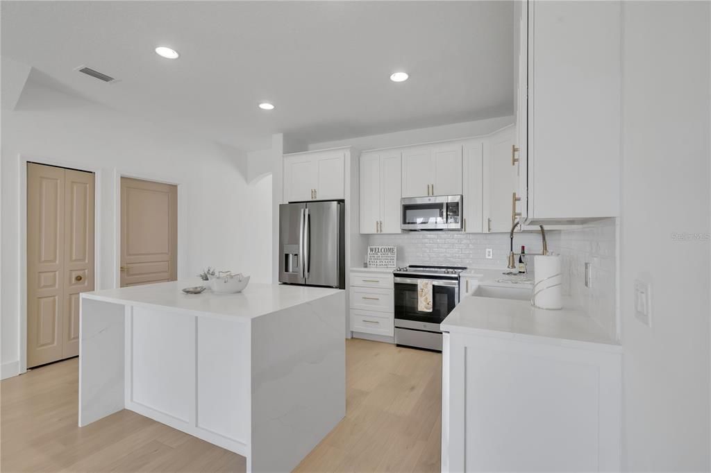 For Sale: $349,000 (4 beds, 3 baths, 2534 Square Feet)