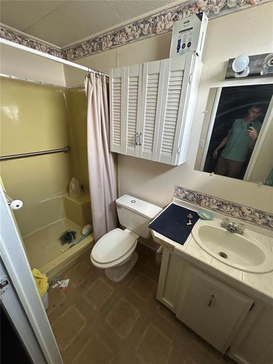 На продажу: $69,999 (2 спален, 2 ванн, 989 Квадратных фут)