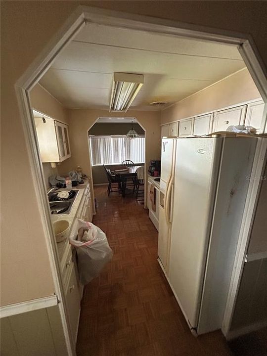 На продажу: $69,999 (2 спален, 2 ванн, 989 Квадратных фут)