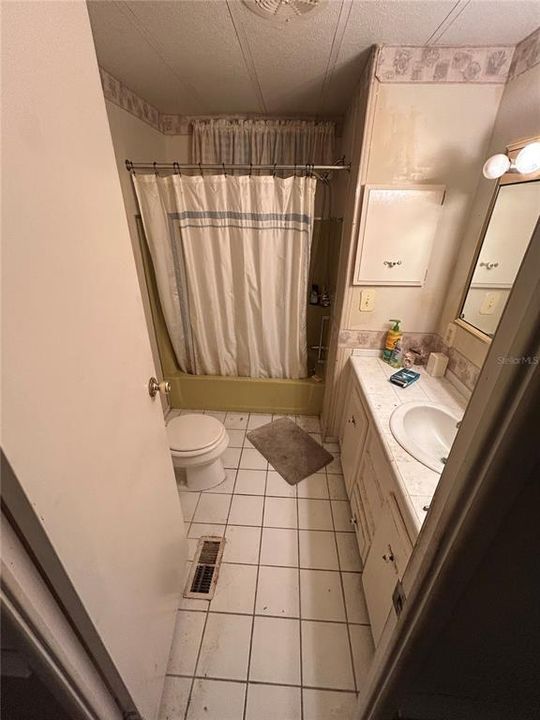 На продажу: $69,999 (2 спален, 2 ванн, 989 Квадратных фут)