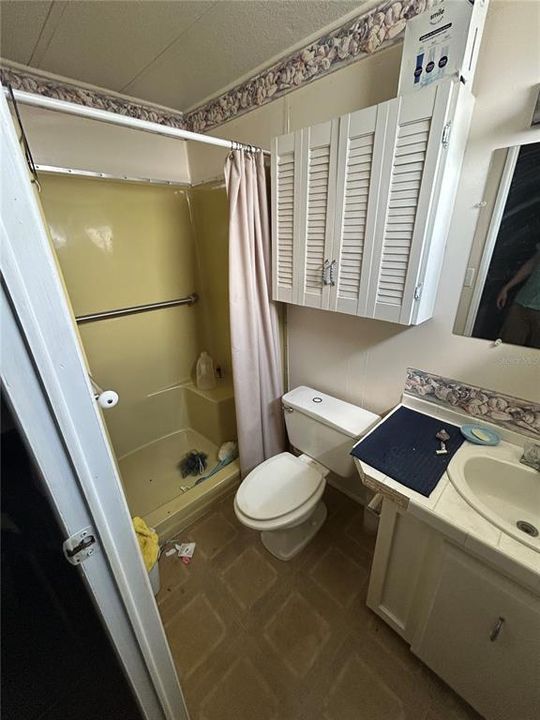 На продажу: $69,999 (2 спален, 2 ванн, 989 Квадратных фут)