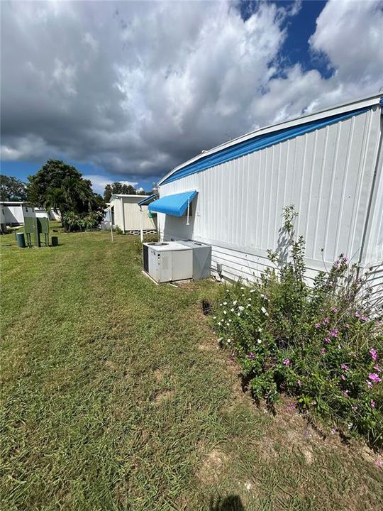 На продажу: $69,999 (2 спален, 2 ванн, 989 Квадратных фут)