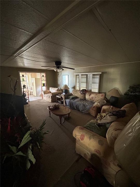 На продажу: $69,999 (2 спален, 2 ванн, 989 Квадратных фут)