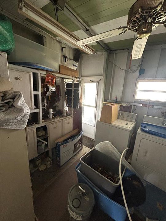 На продажу: $69,999 (2 спален, 2 ванн, 989 Квадратных фут)