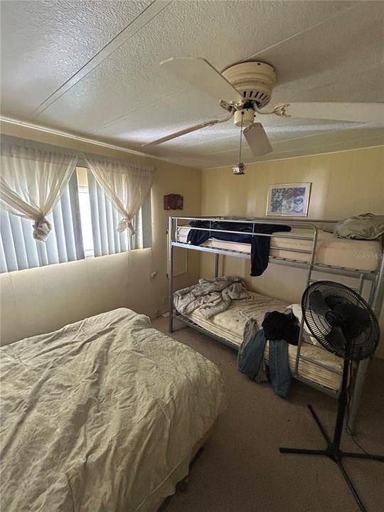 На продажу: $69,999 (2 спален, 2 ванн, 989 Квадратных фут)