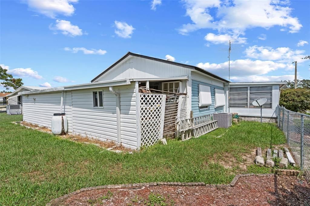 For Sale: $118,400 (2 beds, 2 baths, 1152 Square Feet)