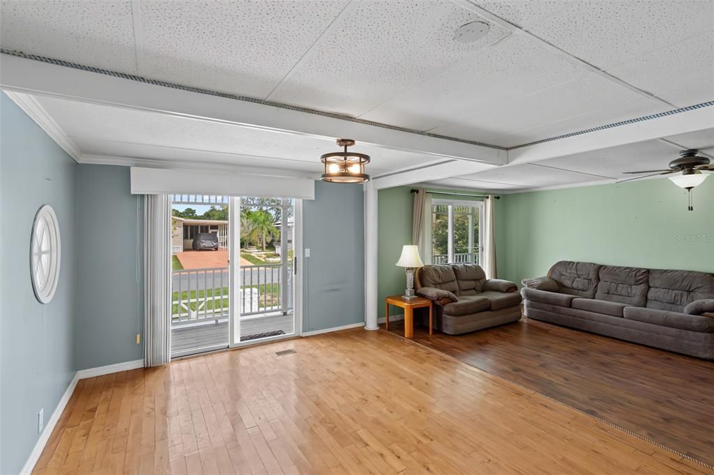 For Sale: $118,400 (2 beds, 2 baths, 1152 Square Feet)