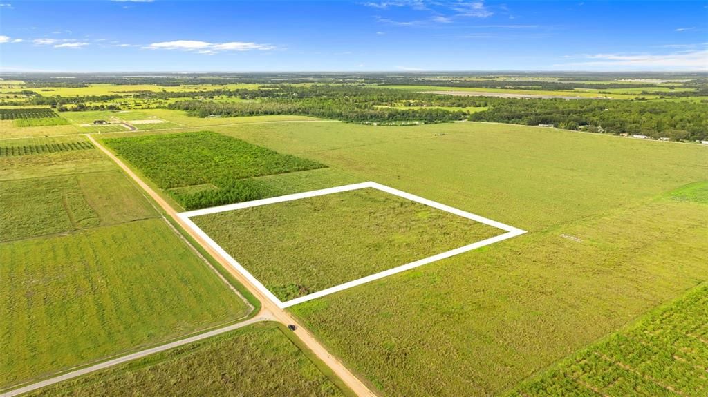 На продажу: $299,999 (9.70 acres)