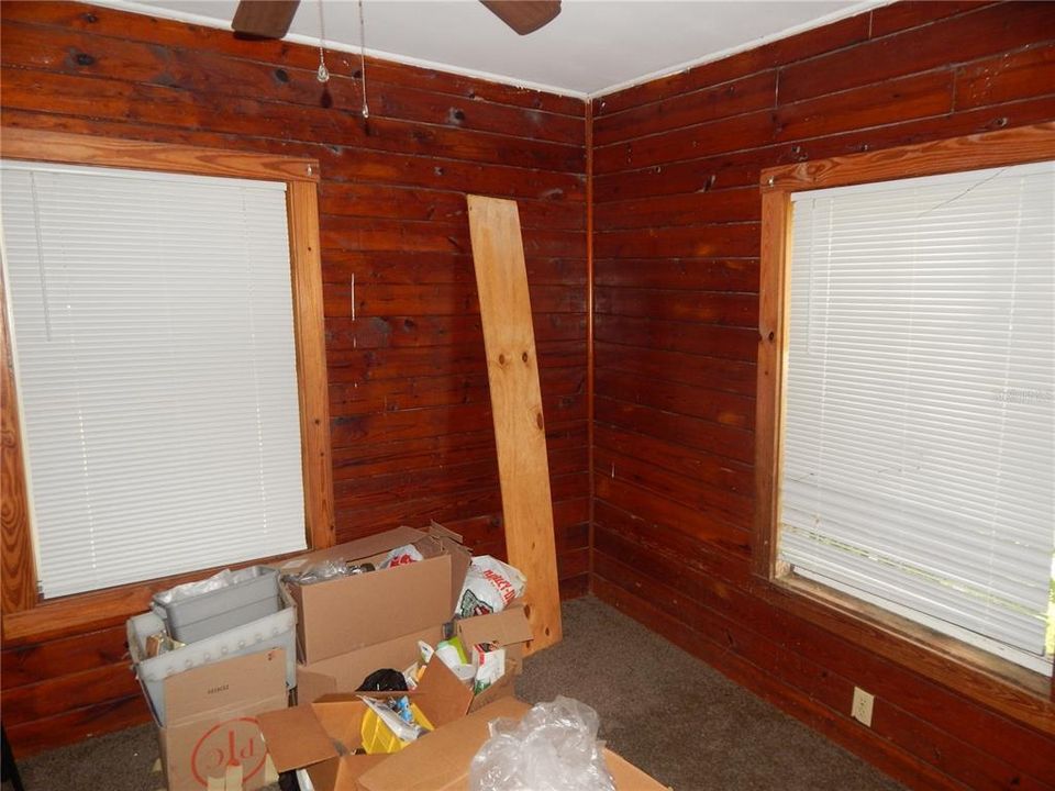 For Sale: $190,000 (2 beds, 1 baths, 648 Square Feet)