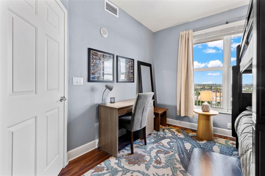 En Venta: $569,000 (3 camas, 3 baños, 1980 Pies cuadrados)