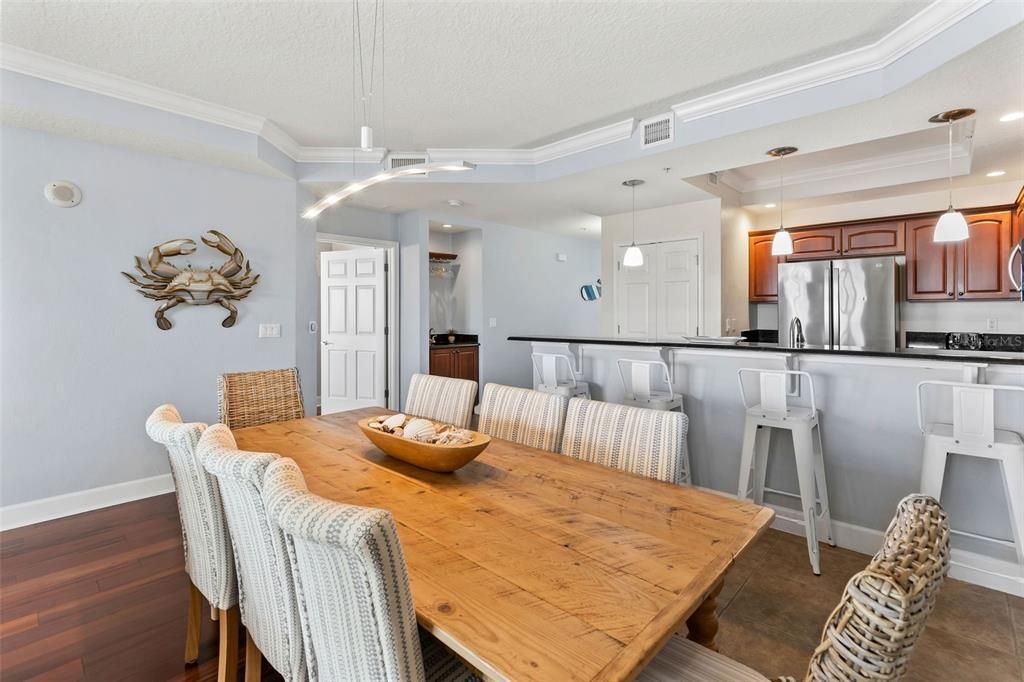 En Venta: $569,000 (3 camas, 3 baños, 1980 Pies cuadrados)