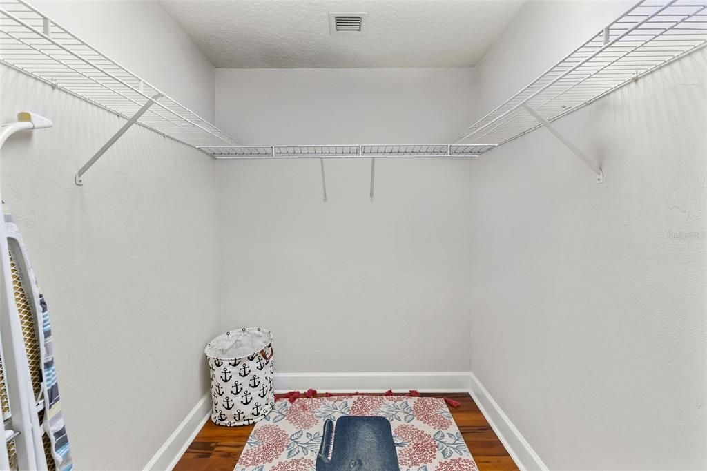 En Venta: $569,000 (3 camas, 3 baños, 1980 Pies cuadrados)