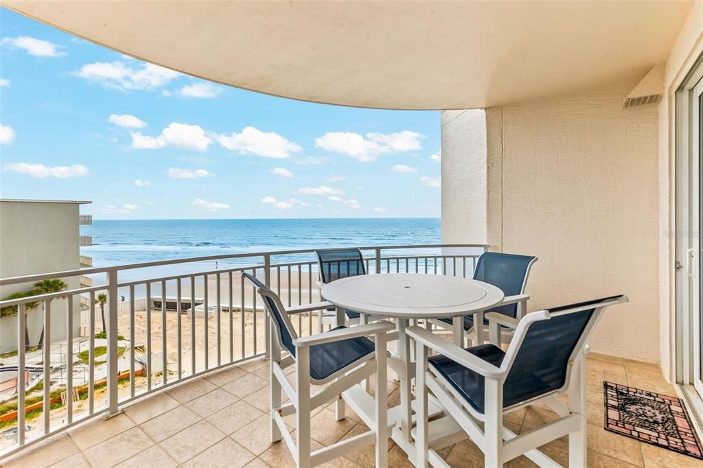 En Venta: $569,000 (3 camas, 3 baños, 1980 Pies cuadrados)