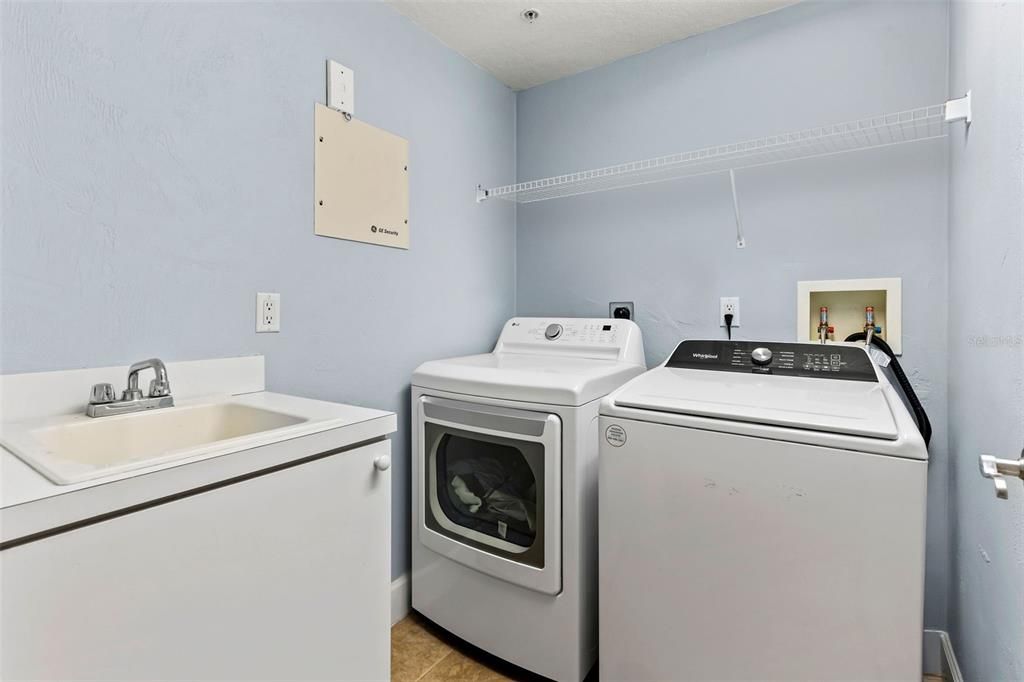 En Venta: $569,000 (3 camas, 3 baños, 1980 Pies cuadrados)